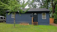 Building Photo - 2900 Flora Ave