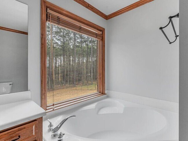 Building Photo - 305 Riverbend Dr