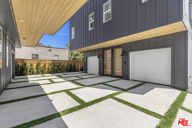 Building Photo - 5048 Cleon Ave