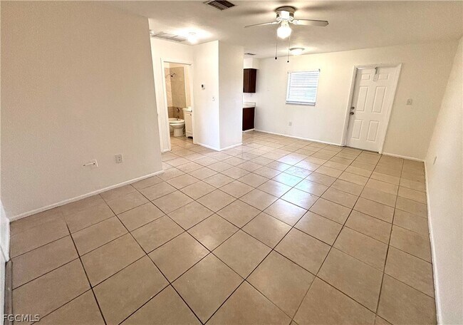 Building Photo - 704 SE 46th Ln