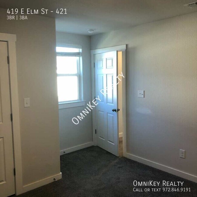Building Photo - 419 E Elm St