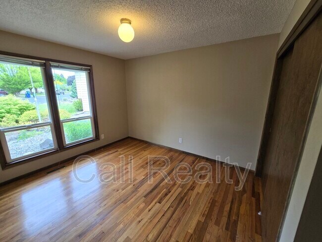Building Photo - 6104 S Stone St