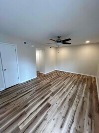 Building Photo - 1023 Hunters Trce