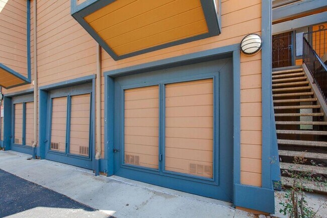 Building Photo - 801 Kalpati Cir