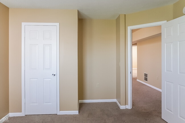 Building Photo - 2245 Valley Creek E Ln