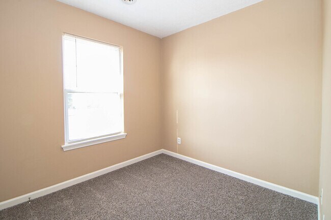 Building Photo - 411 Eddy St