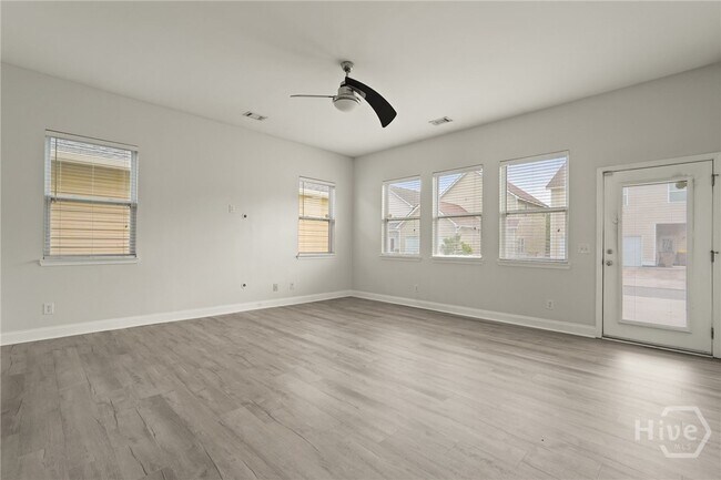 Building Photo - 243 Clearwater Cir