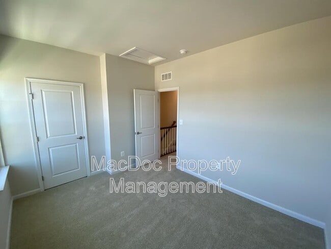 Building Photo - 1018 Trestle Dr