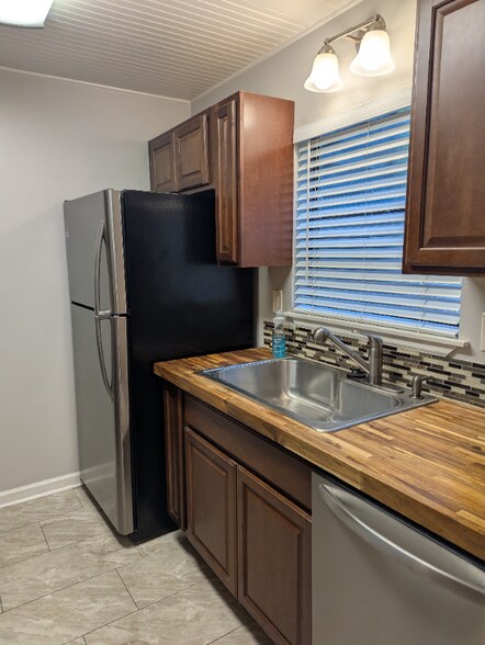 Building Photo - 47 Summer Oaks Dr