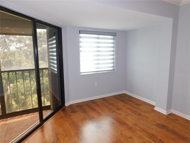 Building Photo - 1843 Golf View Dr