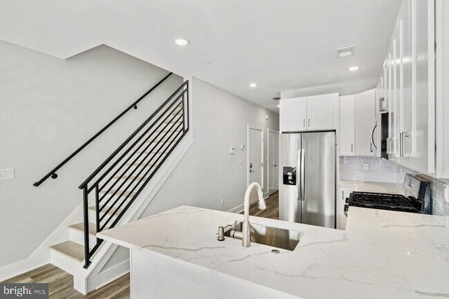 Building Photo - 2537 Cecil B. Moore Ave