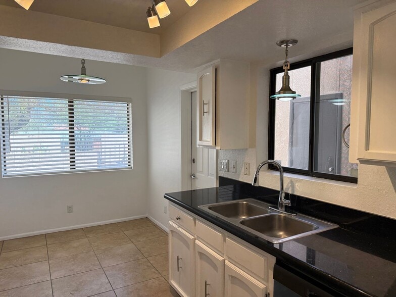 Building Photo - 639 N Richey Blvd