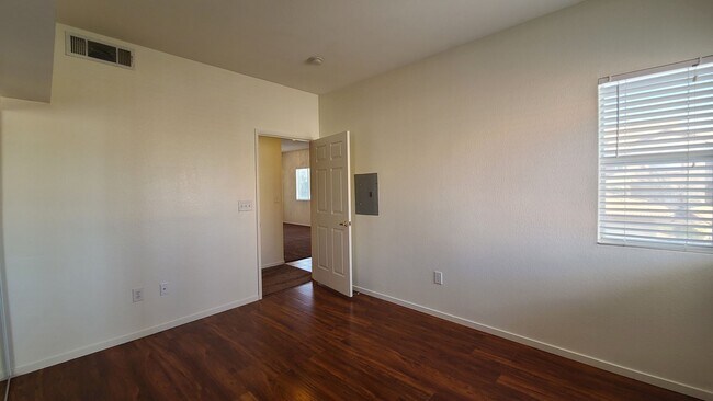 Building Photo - 2 Bedroom Condo located in Southwest Las Vegas