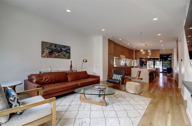 Building Photo - Luxury Living in the heart of Platte Park, 5bds, 4bas - Custom Finishes around every corner