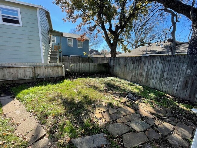 Building Photo - 206 Frawley St