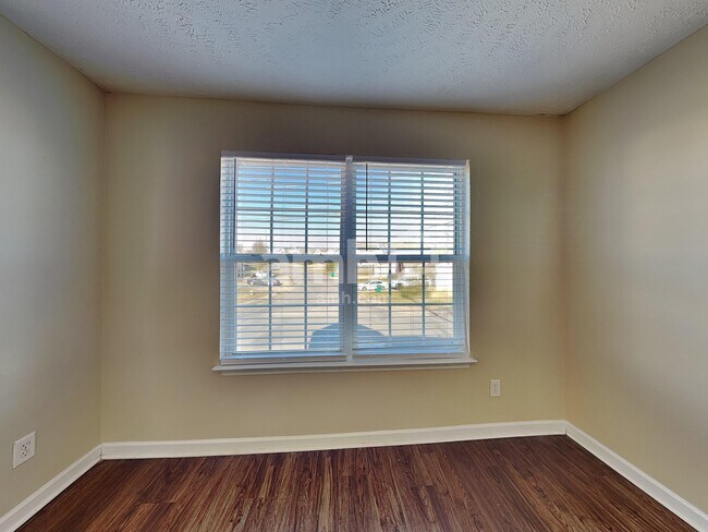 Building Photo - 1361 E Nir Shreibman