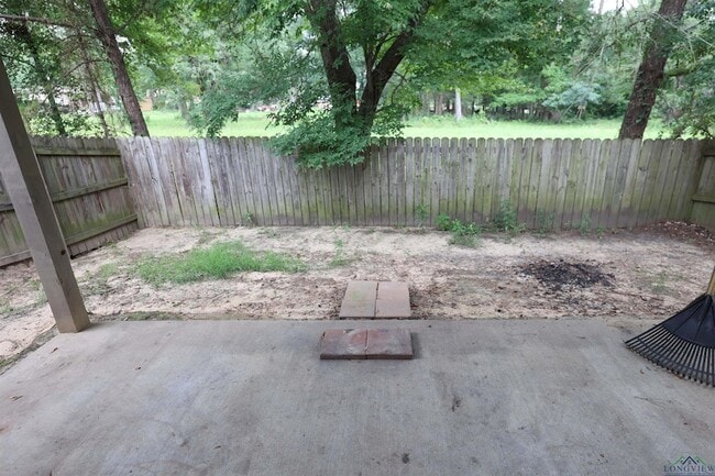 Building Photo - 133 Summer Creek Dr