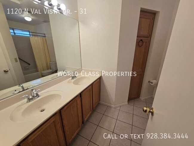 Building Photo - 1120 N Val Vista Dr