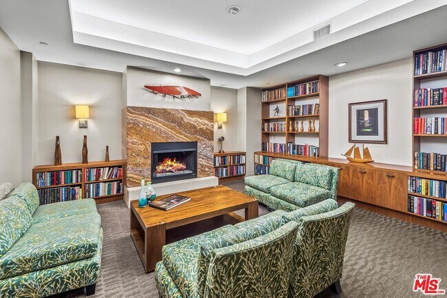 Building Photo - 13650 Marina Pointe Dr