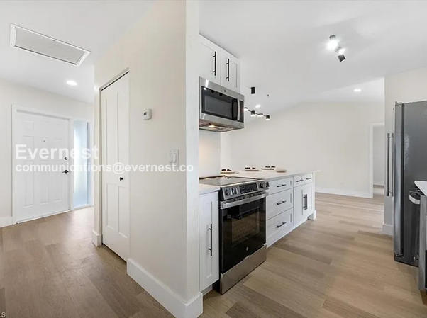 Building Photo - 1304 SE 11th St