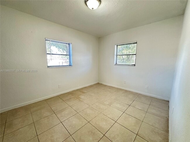 Building Photo - 148 NW 14th Way