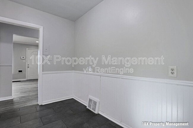 Building Photo - 1717 E Frankfort St