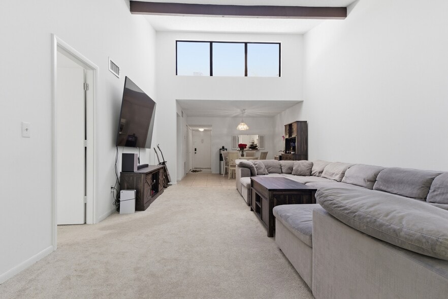 Building Photo - 1628 Clower Creek Dr