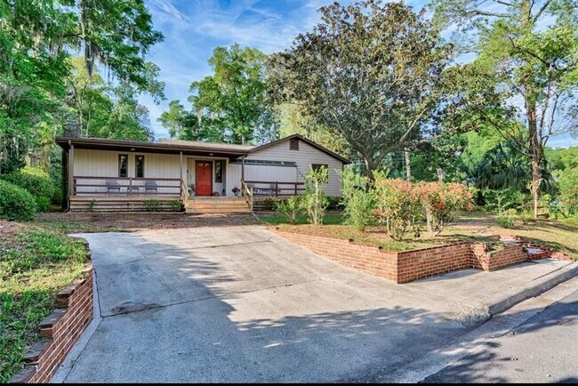 Building Photo - 1635 NW 7th Pl