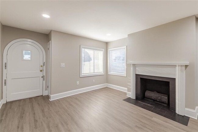 Building Photo - 1376 Westmont Rd SW