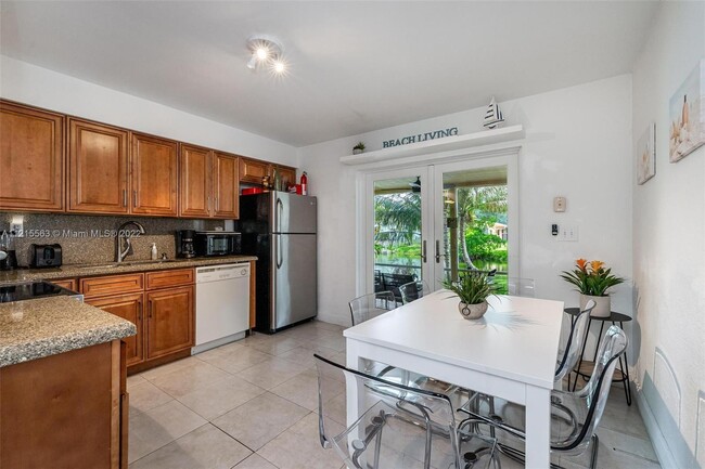 Building Photo - 2717 SW 46th St