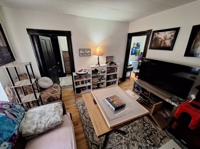 Primary Photo - Cute 1 Bedroom 1 Bath Apartment On The Nor...