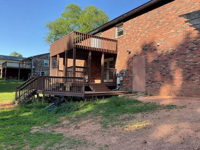 Building Photo - HomeFor Rent with 3 Bedrooms, 2 Baths, 2 Car Garage in Lincolnton NC