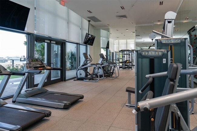 Building Photo - 1600 NE 1st Ave