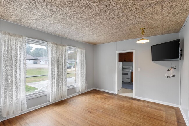 Building Photo - Home For Rent Papillion