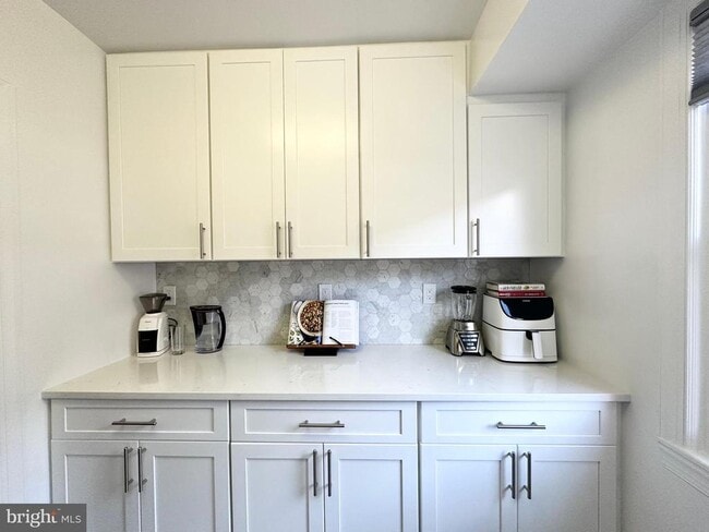 Building Photo - 718 S Washington St