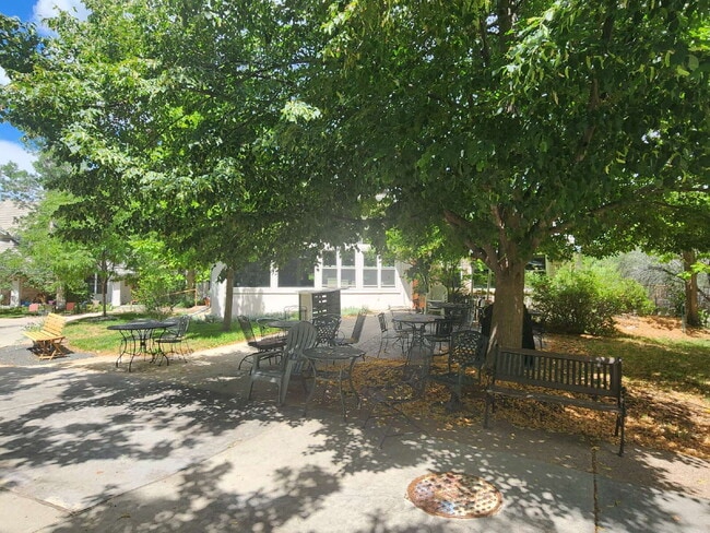 Building Photo - Stunning 3 Bedroom Townhome Tucked Away In Breathtaking Community