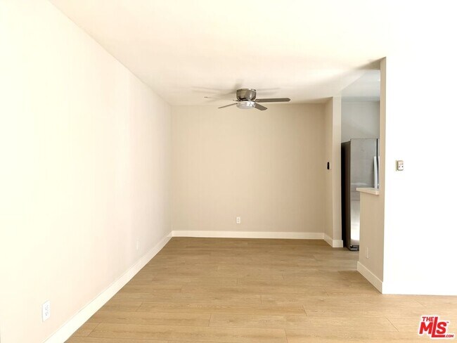 Building Photo - 925 S Holt Ave