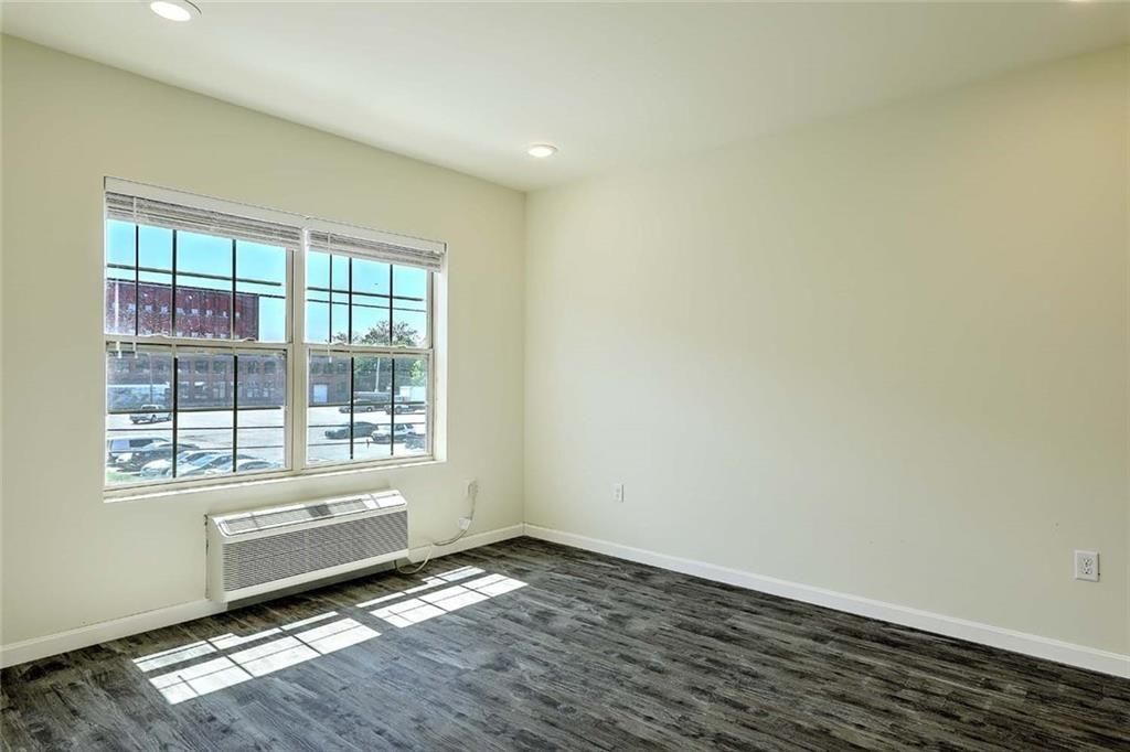 Building Photo - 327 Pine St