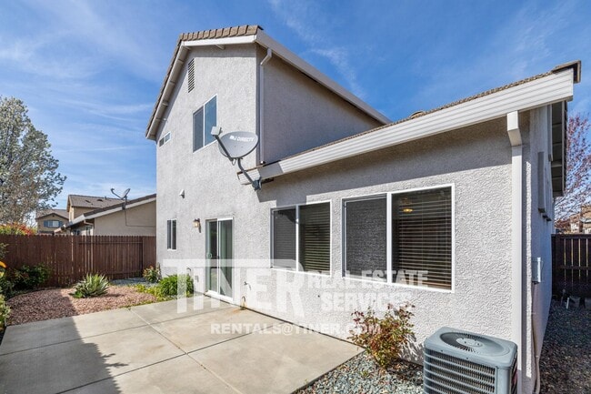 Building Photo - 1707 Grey Bunny Dr