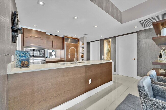 Building Photo - 475 Brickell Ave