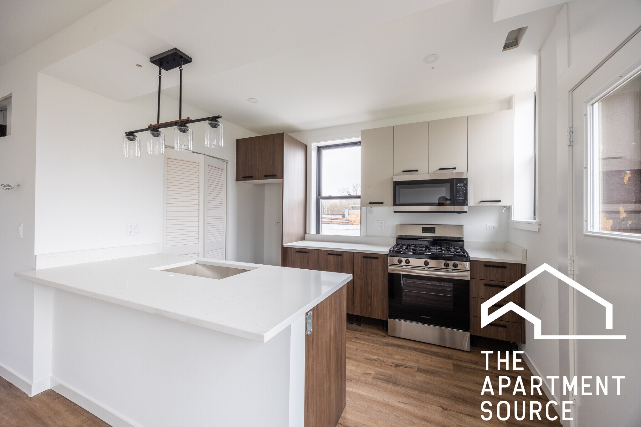 Building Photo - 4410 N Greenview Ave