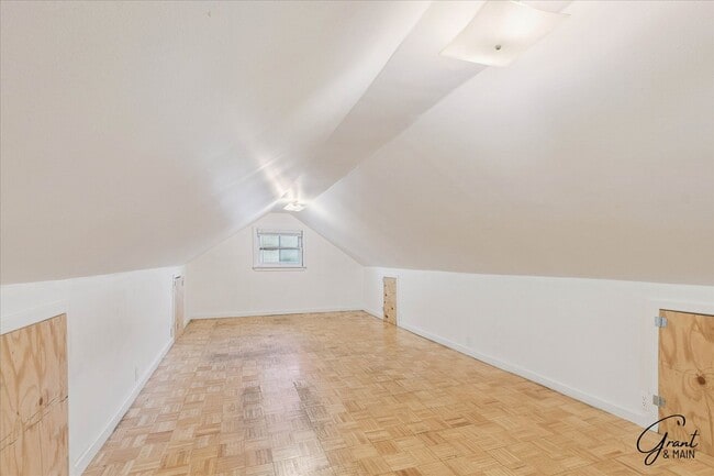 Building Photo - 3 bedroom - 1 bath  $1095/month