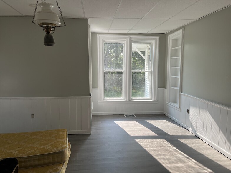 Building Photo - 55 S Main St