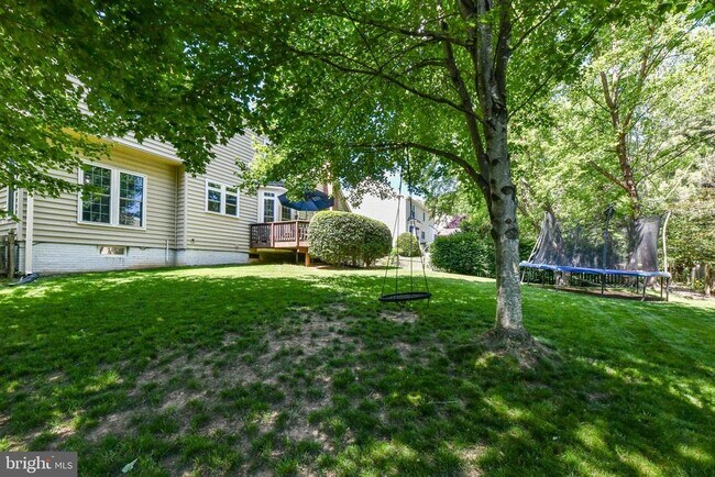 Building Photo - 641 Meade Dr SW