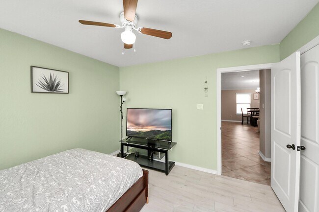 Building Photo - 6714 Albion Cresent Dr