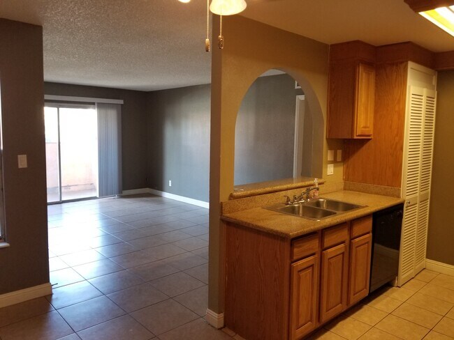 Building Photo - *HCVP considered*DOWNSTAIRS 1BD 1BA CONDO!