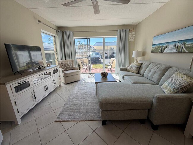 Building Photo - 3808 Gulf of Mexico Dr