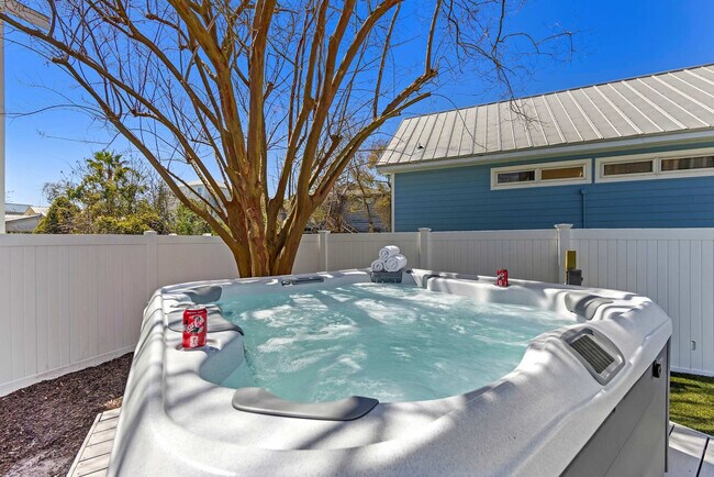 Building Photo - 4456 Luke Ave