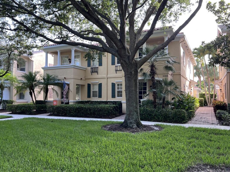 Building Photo - 3368 Greenway Dr