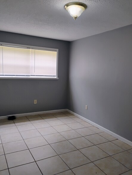 Building Photo - 13706 Goodwood Blvd